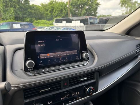 Used 2025 Nissan Rogue SV FWD image 20