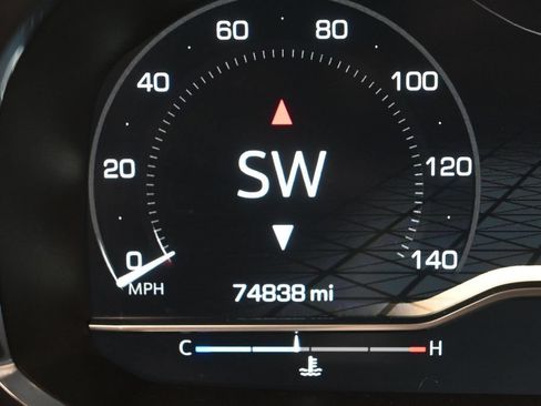 Used 2022 GMC Yukon SLT w/ SLT Luxury Package AWD/4WD image 15