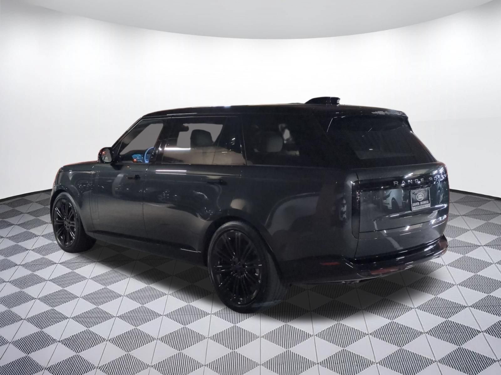 New 2026 Land Rover Range Rover Long Wheelbase SE AWD/4WD image 3
