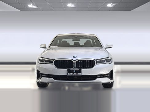 Used 2023 BMW 530e w/ Premium Package image 5