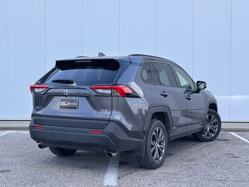 Used 2022 Toyota RAV4 XLE Premium AWD/4WD image 5