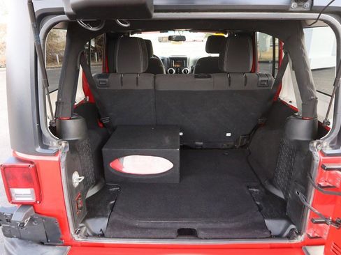 Used 2018 Jeep Wrangler Unlimited Sahara w/ Connectivity Group image 7