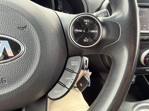 Used 2017 Kia Soul FWD image 32