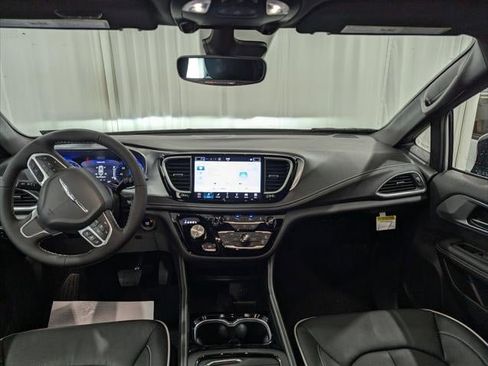 New 2026 Chrysler Pacifica Limited w/ Trailer Tow Group image 44