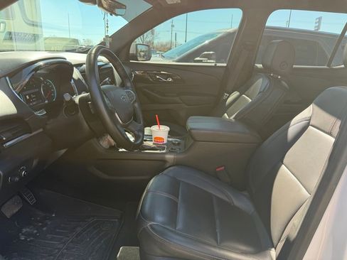 Used 2023 Chevrolet Traverse RS image 4