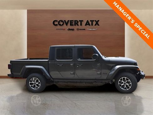 New 2025 Jeep Gladiator Sport image 6