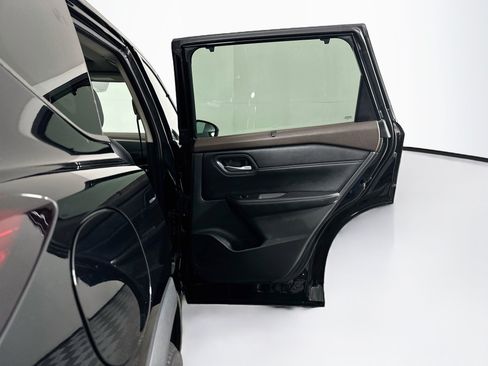 Used 2023 Nissan Rogue SL w/ SL Premium Package FWD image 32