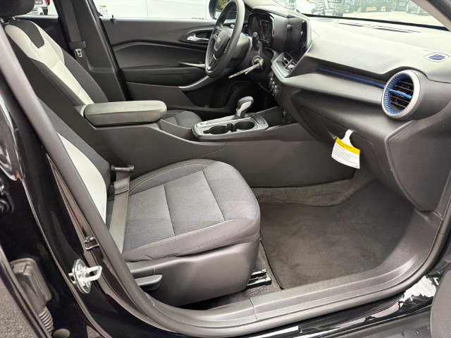 Used 2026 Chevrolet Trax LS w/ LS Convenience Package FWD image 13