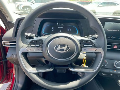 Certified 2025 Hyundai Elantra SE image 41