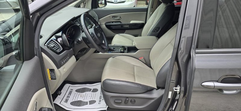 Used 2017 Kia Sedona SX FWD image 15