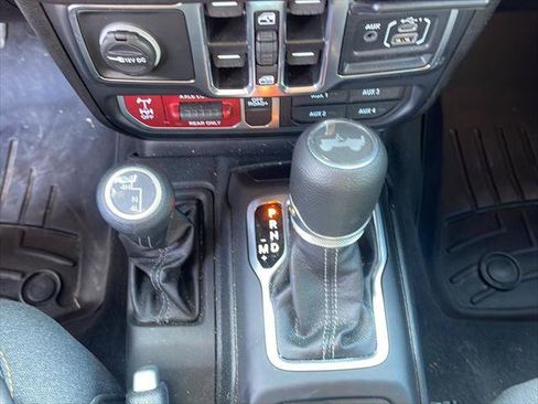 Certified 2025 Jeep Wrangler Willys image 20