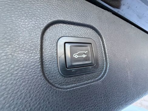 Used 2017 Chevrolet Equinox LT w/ Convenience Package image 12