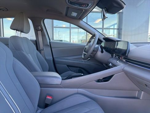 Used 2024 Hyundai Elantra SEL image 11