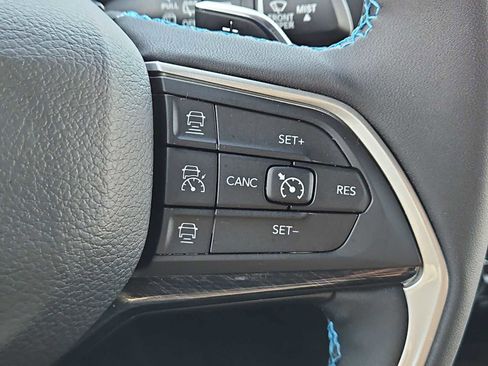 Used 2022 Jeep Grand Cherokee Trailhawk w/ Luxury Tech Group III image 25