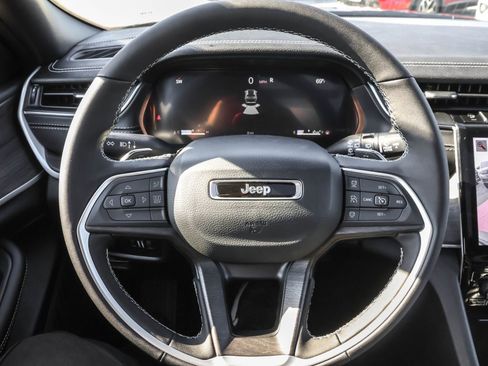 New 2025 Jeep Grand Cherokee Limited w/ Black Appearance Package image 27