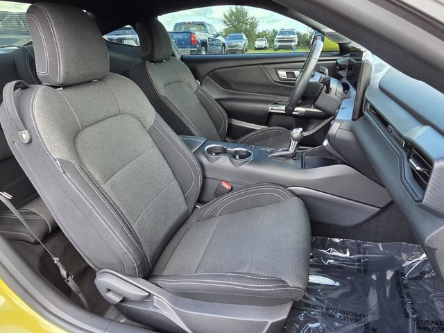 Used 2025 Ford Mustang Coupe RWD image 13