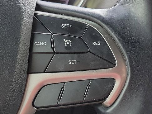 Used 2021 Jeep Grand Cherokee Laredo image 19