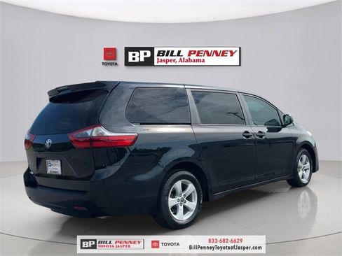 Used 2020 Toyota Sienna L image 5