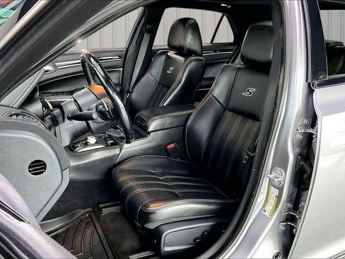 Used 2018 Chrysler 300 S AWD/4WD image 21