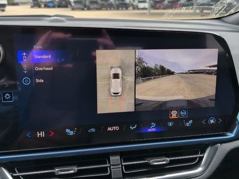 New 2026 Chevrolet Equinox EV LT image 24