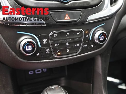 Used 2021 Chevrolet Equinox LT FWD image 19