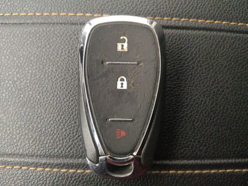 Used 2021 Chevrolet Traverse LS image 32