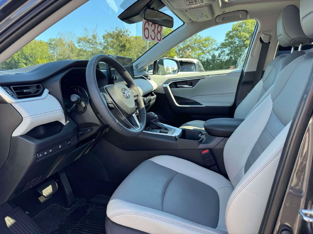 Used 2023 Toyota RAV4 XLE Premium AWD/4WD image 15