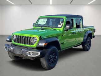 New 2025 Jeep Gladiator Sport video 1