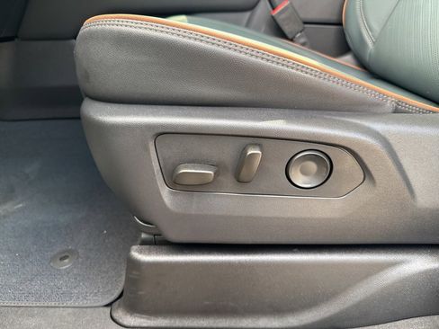 Used 2025 GMC Yukon AT4 w/ AT4 Premium Package image 19