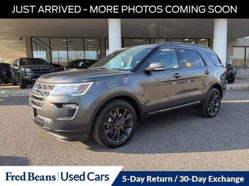 Used 2018 Ford Explorer XLT w/ Equipment Group 202A image 3