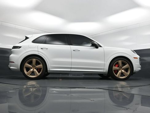 Used 2024 Porsche Cayenne S AWD/4WD image 27