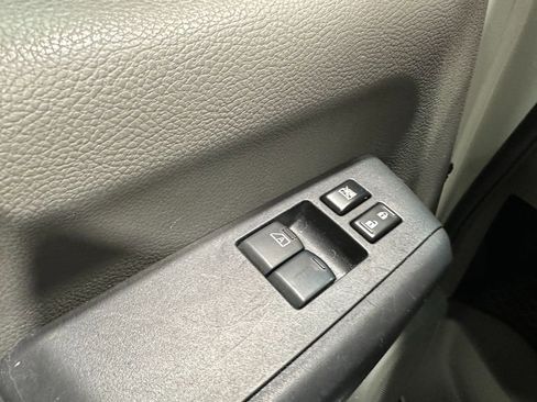 Used 2014 Nissan NV 2500 SV image 22
