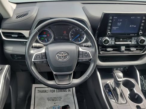 Used 2022 Toyota Highlander XLE FWD image 12