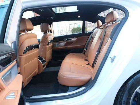 Used 2020 BMW 750i xDrive w/ Executive Package image 23