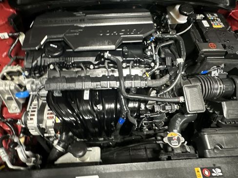 Used 2025 Hyundai Elantra SE FWD image 12