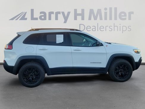 Used 2019 Jeep Cherokee Trailhawk w/ Cold Weather Group image 7