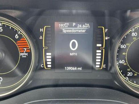 Used 2019 Jeep Cherokee Latitude Plus FWD image 18