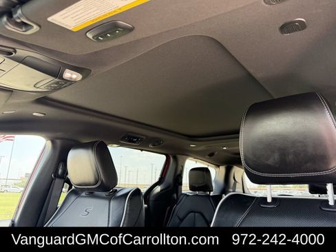Used 2025 Chrysler Pacifica Limited FWD image 27