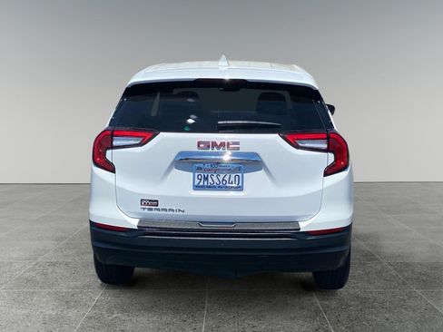 Used 2024 GMC Terrain SLE FWD image 4