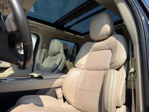 Used 2018 Lincoln Navigator L Reserve w/ Technology Package image 16