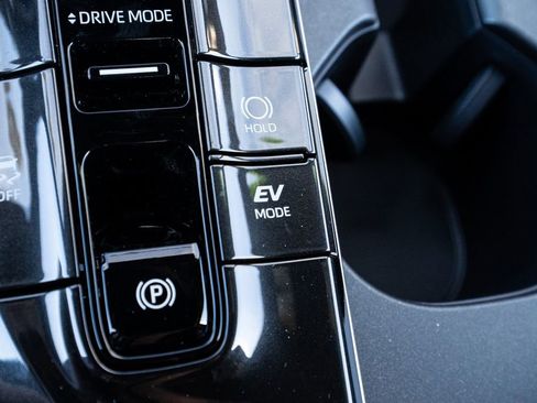 New 2025 Toyota Crown Signia w/ Advanced Technology Package image 29