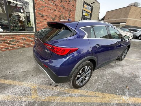 Used 2018 INFINITI QX30 Luxury w/ Cargo Package image 3