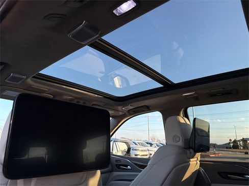 Used 2024 Cadillac Escalade Sport Platinum image 15