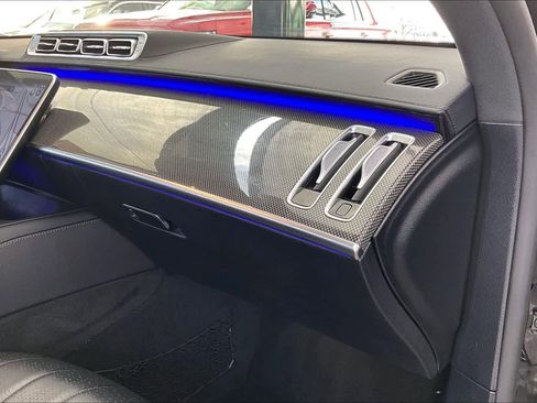 Used 2022 Mercedes-Benz S 500 4MATIC w/ AMG Line Package image 18