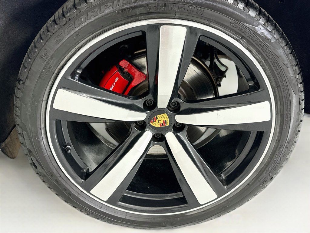 Certified 2022 Porsche Macan S AWD/4WD image 30