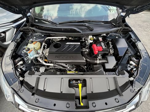 Used 2025 Nissan Rogue SV FWD image 33