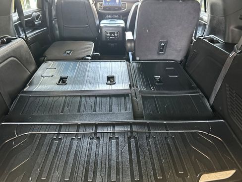 Used 2024 GMC Yukon AT4 w/ Technology Package AWD/4WD image 16