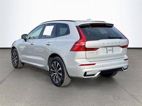 Used 2025 Volvo XC60 B5 Plus image 5