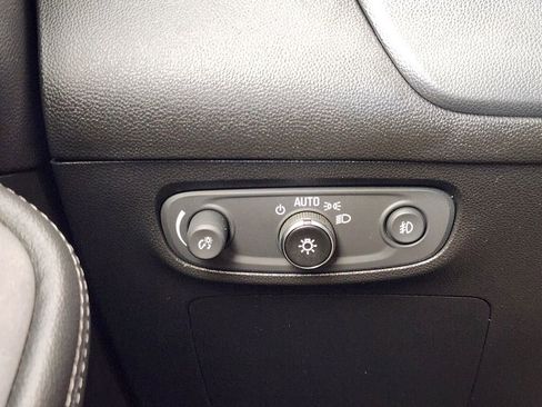 Used 2020 Buick Encore GX Select image 21