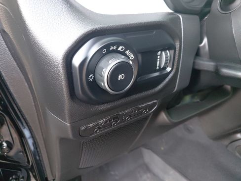 Used 2025 Jeep Wrangler Unlimited Sport AWD/4WD image 17